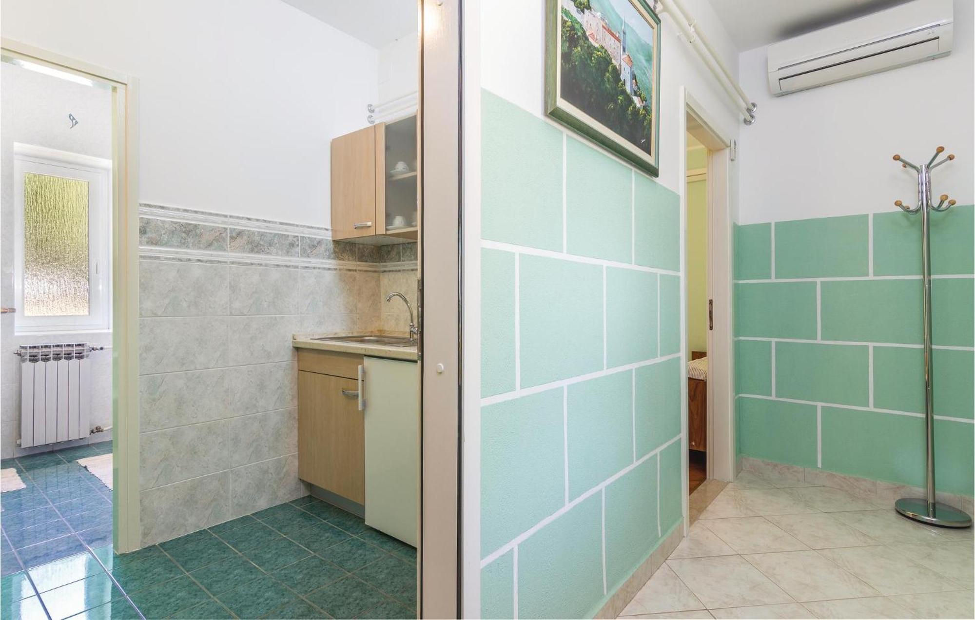 Cozy Apartment In Pican With Kitchen מראה חיצוני תמונה