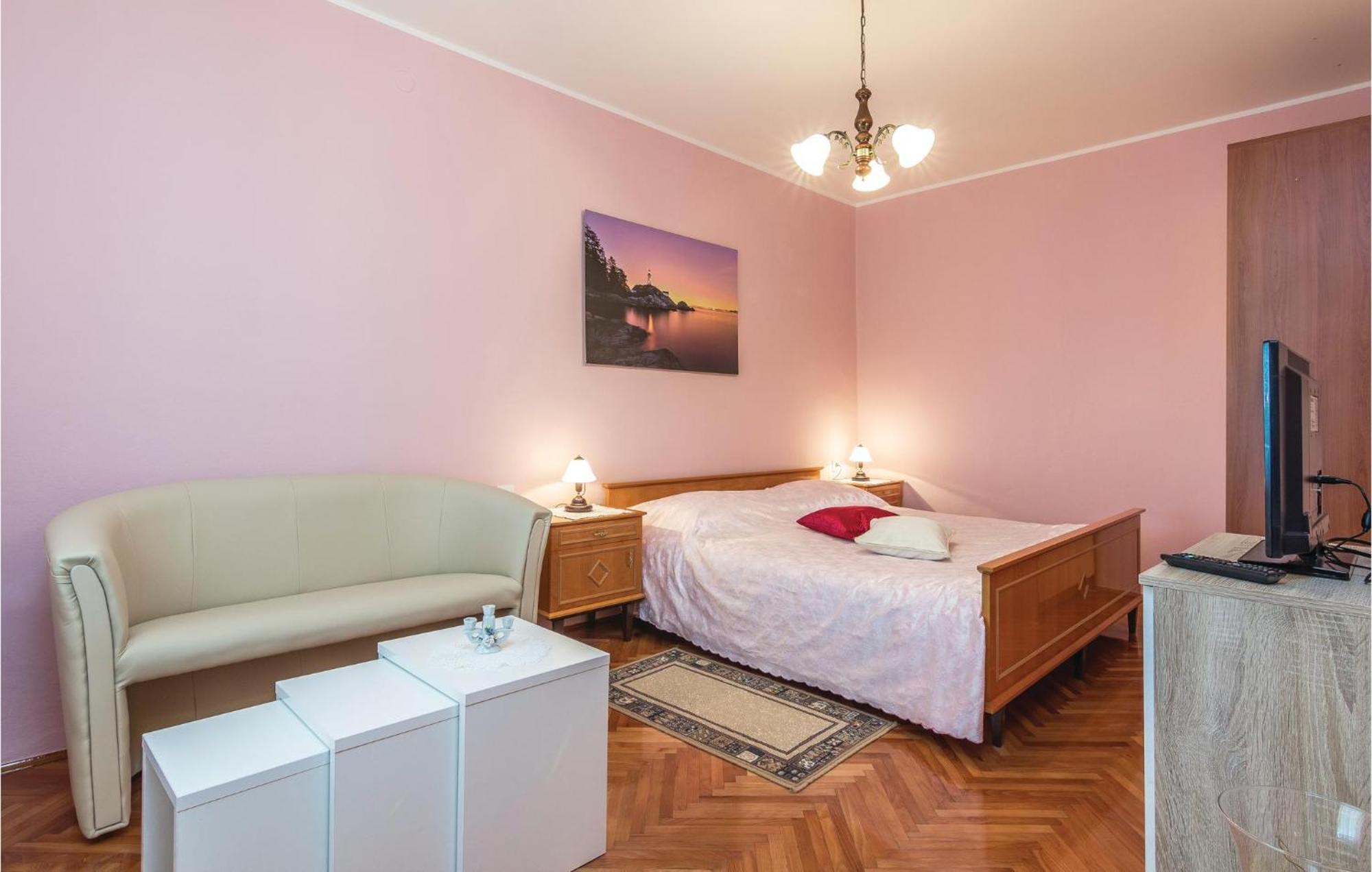 Cozy Apartment In Pican With Kitchen מראה חיצוני תמונה